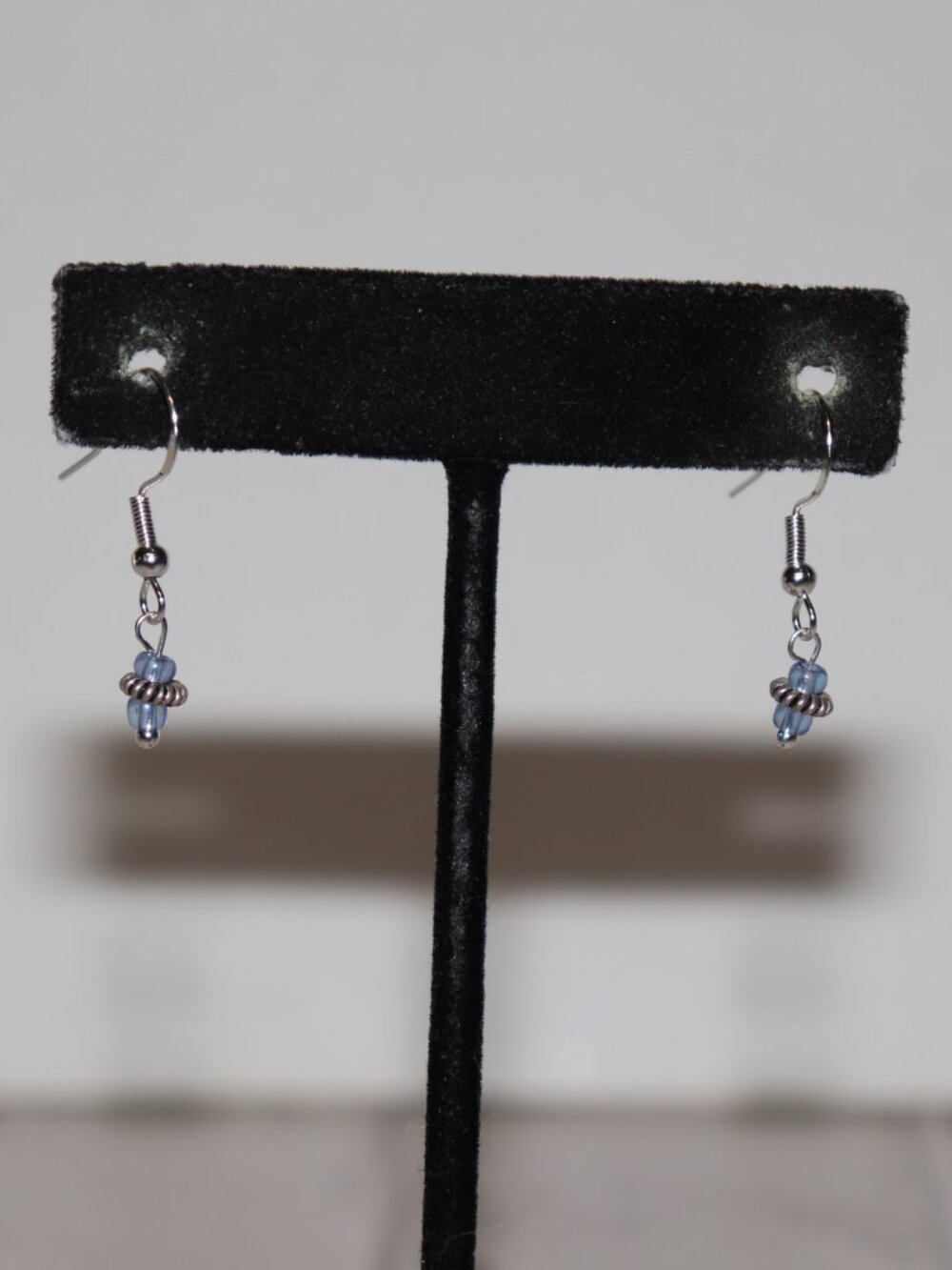 💙✨ NWOT Silver & Light Blue Glass Dangle Earrings · 1 1/8"